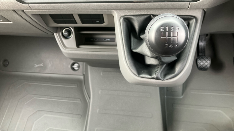 Volkswagen Crafter Cr35 Mwb Diesel 4Motion 2.0 TDI 177PS Commerce Plus Low Roof Van Auto